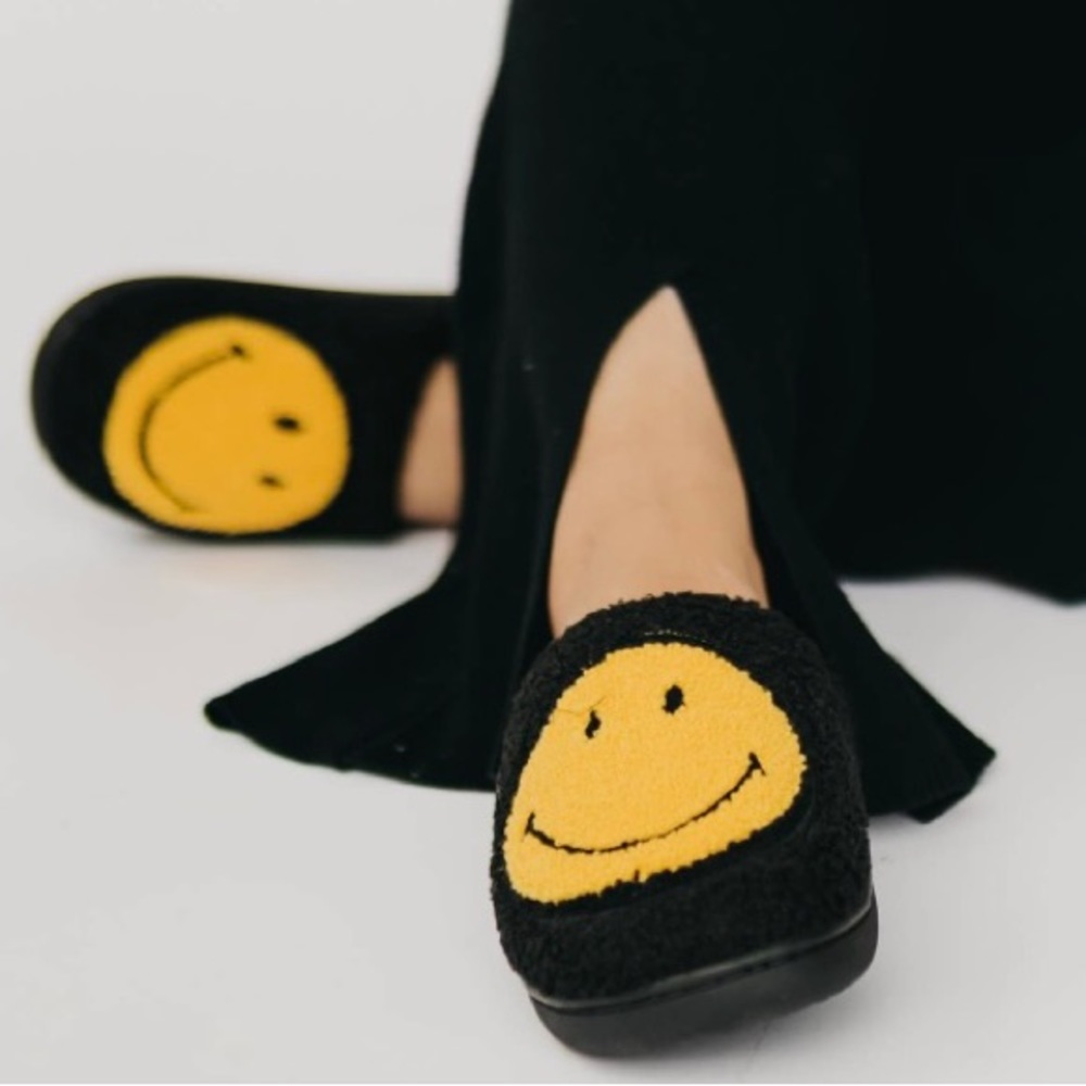 NEW | Smiley Face Slippers